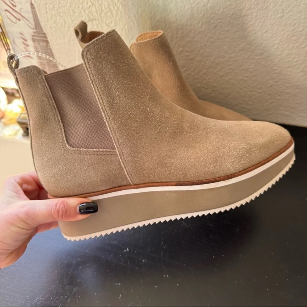 NWN ANTONIO MELANI Brexton Suede Wedge Booties Sz 9 (no original box)